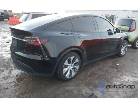 2021 Tesla Model Y Standard Range Rear-Wheel Drive from USA, damaged, VIN 5YJYGDEDXMF114032